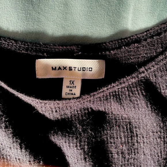 Max Studio top - Picture 3 of 3